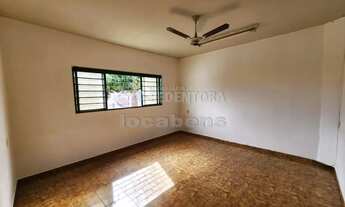 Imagem 2: Casa com 4 dormitórios e 2 vagas de garagem no bairro Jardim Roseiral