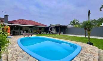 Imagem 3: Casa térrea com 3 dormitórios, piscina e amplo quintal em terreno de 525m²