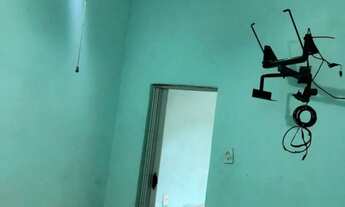 Imagem 2: Excelente imóvel em bairro residencial - com 3 casas - farto comércio e ônibus