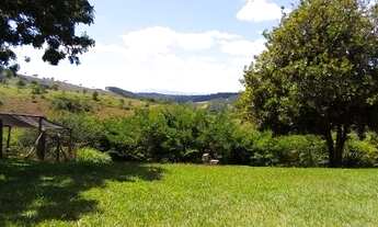 Imagem 4: Chácara medindo 7 hectares, casa principal com 2 quartos, casa de caseiro, curral e haras