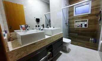 Imagem 2: Casa de condomínio sobradada 3 suítes + escritório vaga para 6 carros