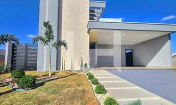 Imagem 2: Alphaville Senador Canedo! Suíte Master com closet e banheira!