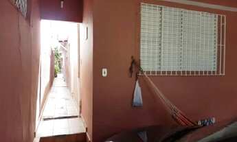 Imagem 2: Casa de 2 Dormitórios na Rua São Magno