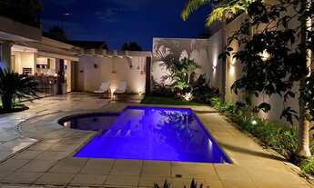 Imagem 2: Casa de condomínio para venda possui 540 metros quadrados com 4 quartos