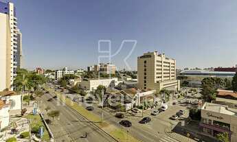 Imagem 3: JANELÕES COM VISTA PARA O PÁTIO BATEL!