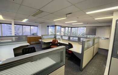 Imagem 4: Lindo conjunto comercial ao lado do Metrô Paraíso a Venda