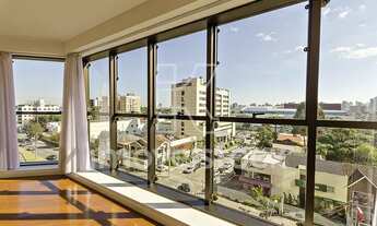 Imagem 2: JANELÕES COM VISTA PARA O PÁTIO BATEL!