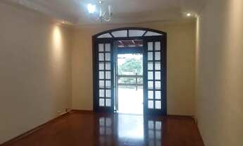 Imagem 2: Sobrado em Osasco, bairro Jardim das Flores, espaçoso, 340m², 3 quartos, 1 suíte, 4 vagas