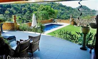 Imagem 2: Mansão de arquitetura sofisticada 4 quartos com jardim e piscina em Cosme Velho a Venda