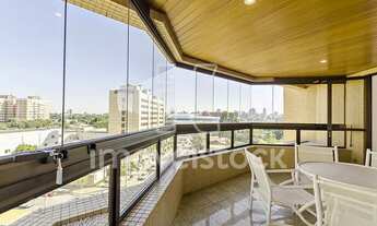 Imagem 7: JANELÕES COM VISTA PARA O PÁTIO BATEL!