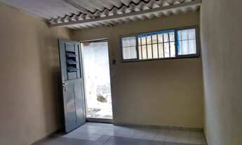 Imagem 4: Quitinete no Centro do Parque Anchieta. Em frente a estação de trem, ponto de ônibus