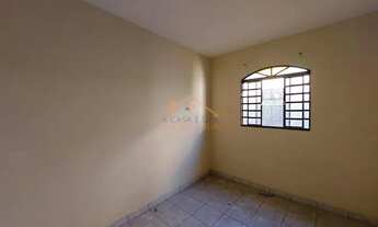 Imagem 4: Casa com quintal sendo 3 quartos 01 vaga de garagem no Bairro Eldorado