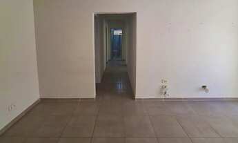 Imagem 4: Amplo apartamento térreo com 3 quartos sociais e excelente localização