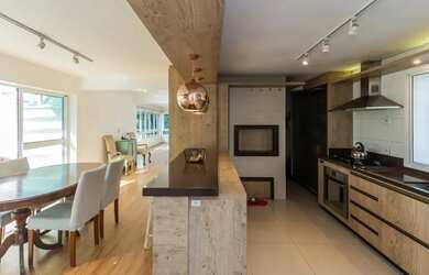 Imagem 7: Imóvel para venda possui 197 metros quadrados com 3 quartos em Rio Branco - Porto Alegre