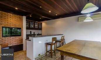 Imagem 3: Casa residencial com 330m, lareira, churrasqueira e jardim