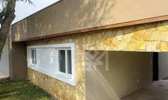 Imagem: Casa térrea com 3 dormitórios e amplo