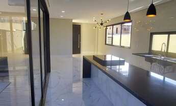 Imagem 3: Casa para venda possui 247 metros quadrados com 3 quartos em Condomínio Belvedere - Cuiabá