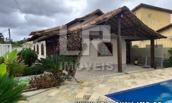 Imagem: Casa com 3 quartos em rua pavimentada à