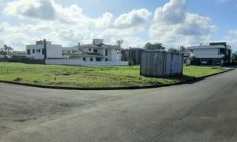 Imagem: Terreno de esquina dentro de condomínio