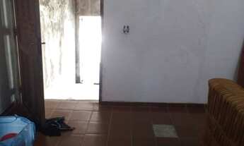 Imagem 4: De Queiroz. Casa Com Espaço Amplo e Estrutura Para Mais Construções!