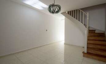 Imagem: Casa de 3 Dormitórios na Rua das Hortênsias