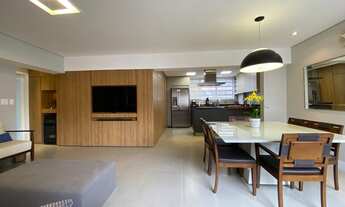 Imagem: Reforma recente moderna há passos do metro