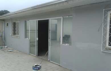 Imagem 7: Casa de 2 dormitórios com edícula e móveis na cozinha semi mobiliada São Judas