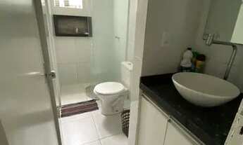 Imagem: Procuro menina para dividir apartamento