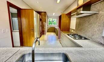 Imagem: Mansão em condomínio fechado localizada