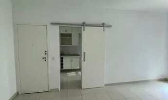 Imagem 2: Sala ampla com sacada, 2 quartos, sendo 1suite, dependências completas. 1 vaga na garagem