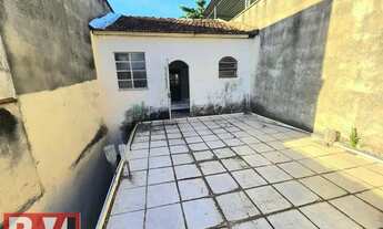 Imagem: Casa duplex frente livre em rua principal