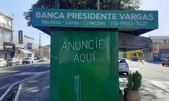 Imagem 2: Espaços para propagandas . Outdoor