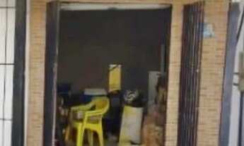 Imagem 2: ALUGO PONTO COMERCIAL AGUA E LUZ INCLUSO BARBEARIA/MANICURE ETC.