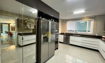 Imagem 4: Casa com 6 Suítes na principal avenida de Jurerê Internacional para locação anual, R$ 35