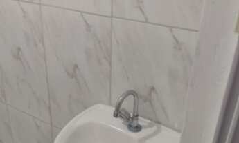 Imagem 5: A casa está localizado no bairro Vila São Luís, em Duque de Caxias. Tem 30 metros quadrado