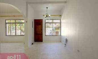 Imagem: Casa de 3 Dormitórios na Avenida Ceci