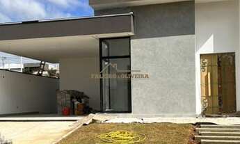 Imagem: Linda Casa Térrea A Venda em Condomínio