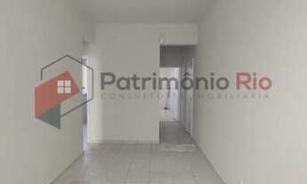 Imagem 2: Imperdível apto, prédio com elevador, 2 quartos, 1 vaga e doc. ok!