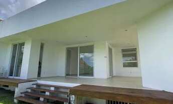 Imagem 2: Casa de Alto Padrão em Condomínio de Luxo