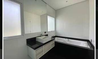 Imagem 5: Casa para aluguel e venda possui 536 metros quadrados com 4 suites