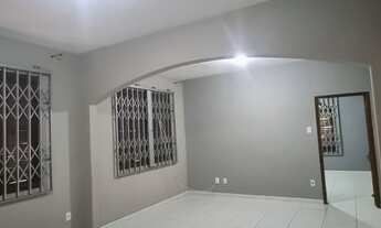 Imagem 4: Imóvel térreo com 7 salas + 3 banheiros + cozinha, ampla área de estacionamento no Saguaç