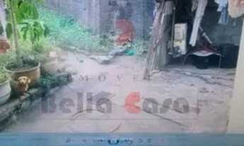 Imagem 7: Terreno contendo 1 casa pequena com 2 dormitórios. cozinha, banheiro e sala. Rua particula