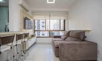 Imagem 1: Apartamento mobiliado de 2 dormitórios, sendo 1 suíte, no bairro Passo D'Areia