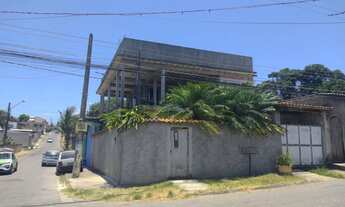 Imagem: 4 casas / terraço e 1 loja