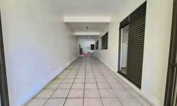 Imagem 5: Casa Espaçosa com 4 Quartos, Piscina e Área de Festas Localização Privilegiada