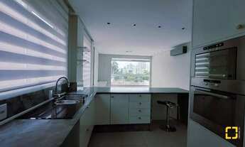 Imagem 2: Apartamento com 2 dorm., sendo 1 suíte, 2 vagas de garagens no Centro de Florianópolis