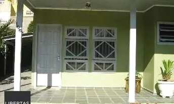 Imagem 4: Casa em Porto Alegre, no bairro Ipanema, com 3 dormitório(s), e 3 banheiros, à v