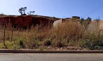 Imagem: Lote para venda possui 330m² no bairro