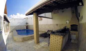 Imagem 2: Sua casa na praia em 150 metros do mar. Comporta o ambiente de lazer e comodidade para sua