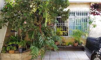 Imagem: Casa de 3 Dormitórios na Avenida Professor